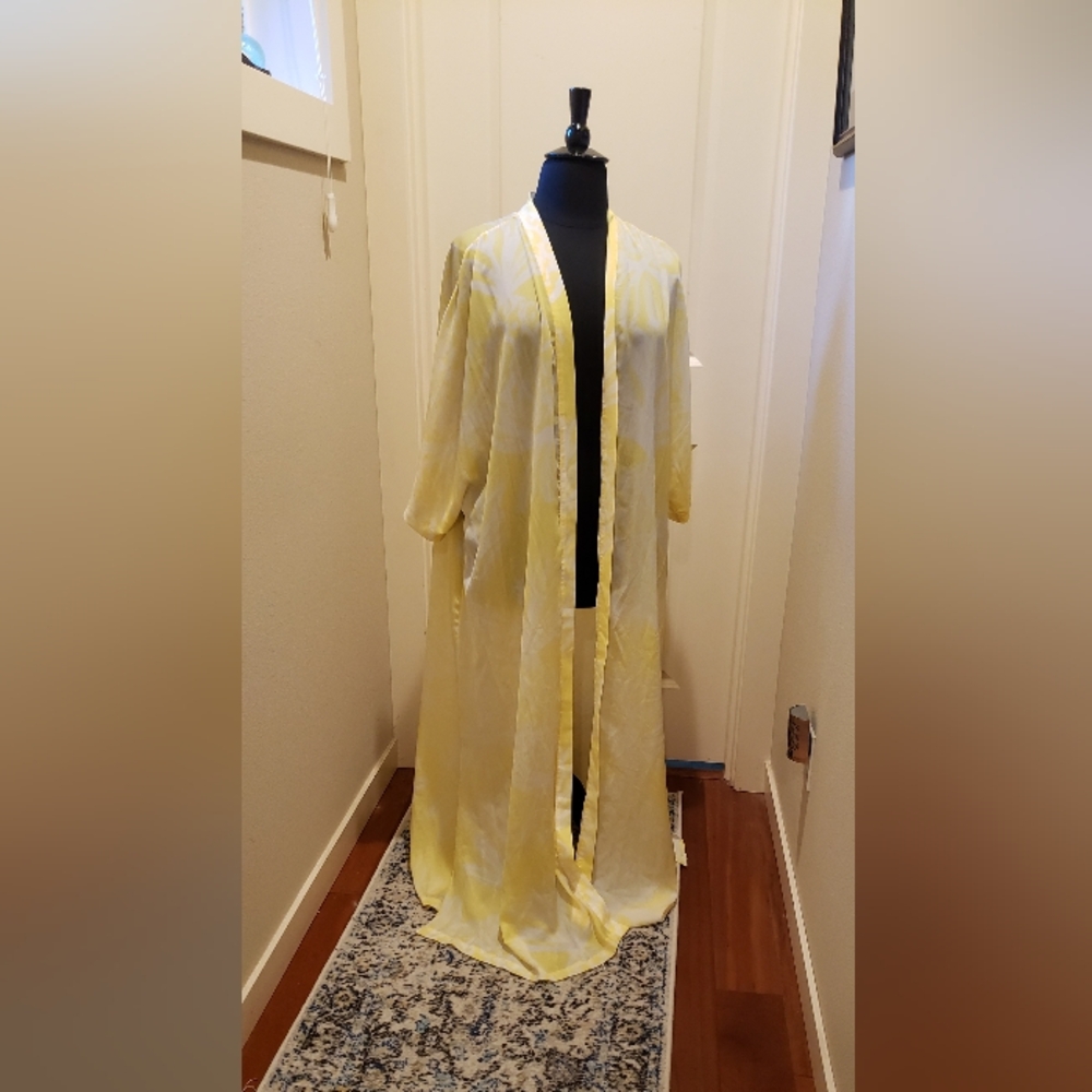 Lilly Pulitzer for Target Tropical Yellow And White Beach Cover Up / Robe